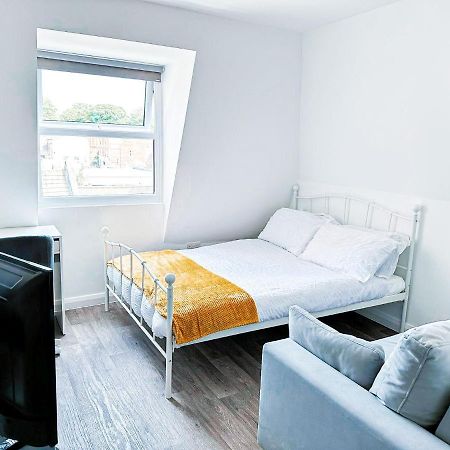 Lovely Studio Apartment Maidstone Exteriör bild