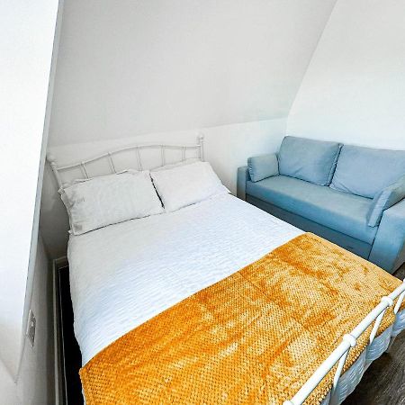Lovely Studio Apartment Maidstone Exteriör bild